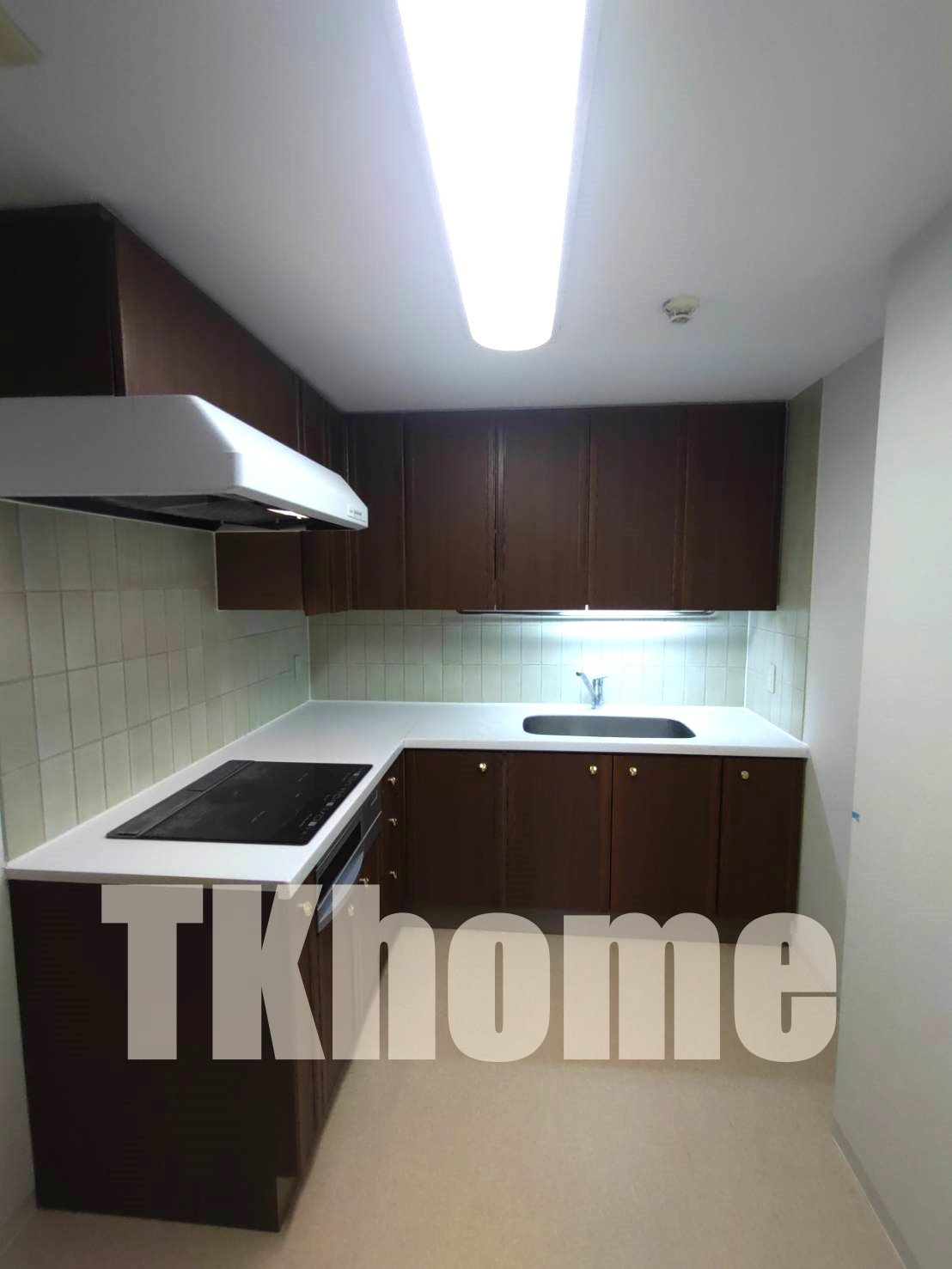 キッチン　広いキッチンスペース　3つ口１Hコンロ