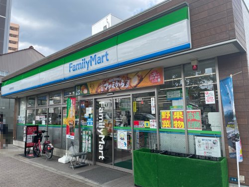 コンビニ　ファミリーマート 浅間町駅前店（コンビニ）まで185m