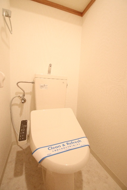 トイレ　※別室の参考写真の為、現況優先です。