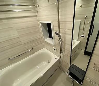 バス・シャワールーム　落ち着いた空間のお風呂です