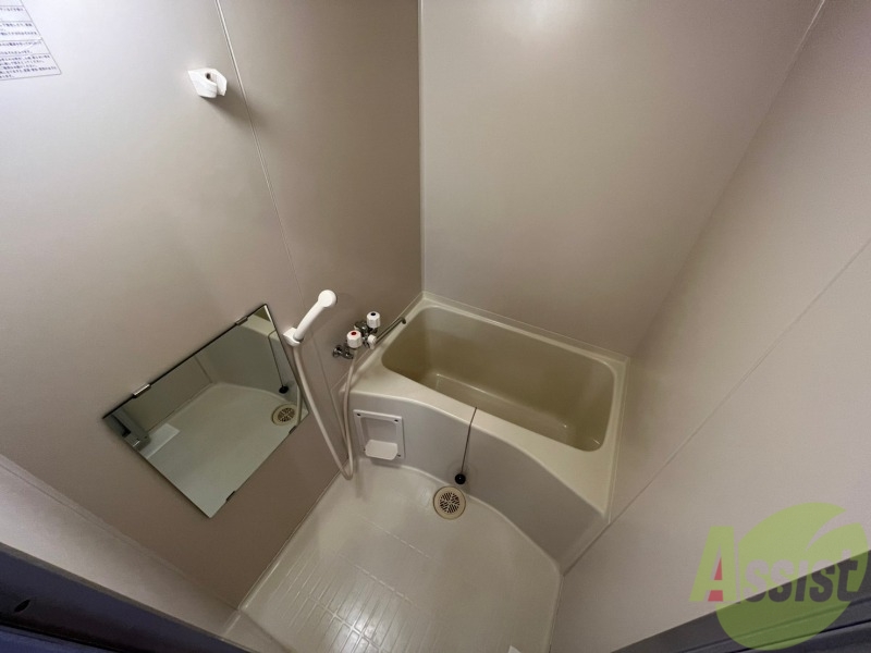 バス・シャワールーム　ユニットバスです。疲れを癒すのに欠かせませんね！