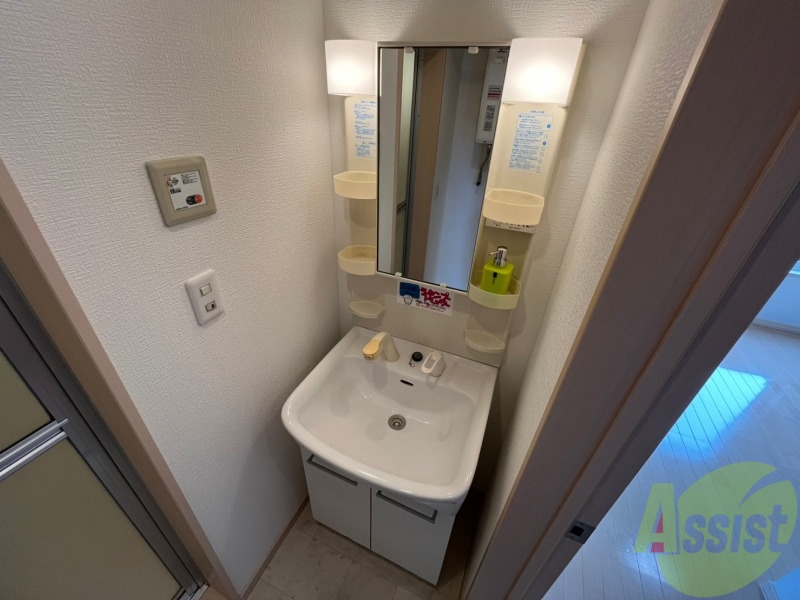 洗面設備　こちらに洗面台があります。朝の洗顔はこちらで。