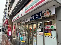 コンビニ　セブンイレブン飯田橋4丁目店（コンビニ）まで162m