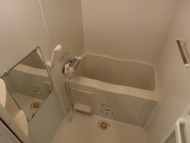 バス・シャワールーム　バストイレもちろん別々