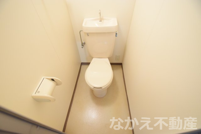 トイレ　落ち着いた色調のトイレです