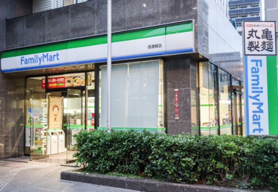 コンビニ　ファミリーマート 信濃橋店（コンビニ）まで443m