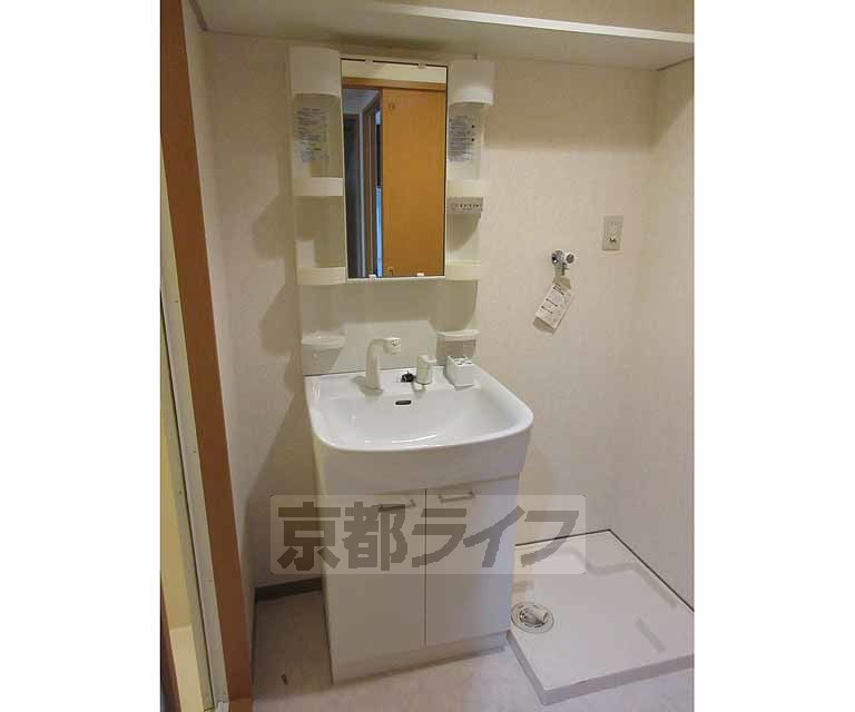 洗面設備　独立洗面台です