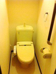 その他　温水洗浄付きのトイレです