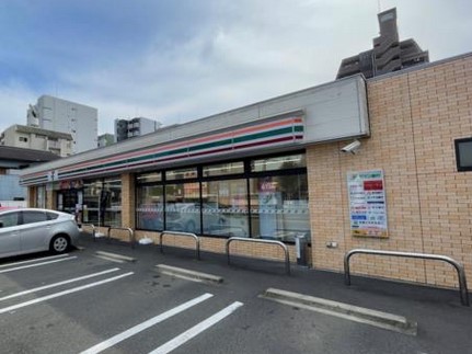 コンビニ　セブンイレブン 名古屋泉3丁目店（コンビニ）まで241m