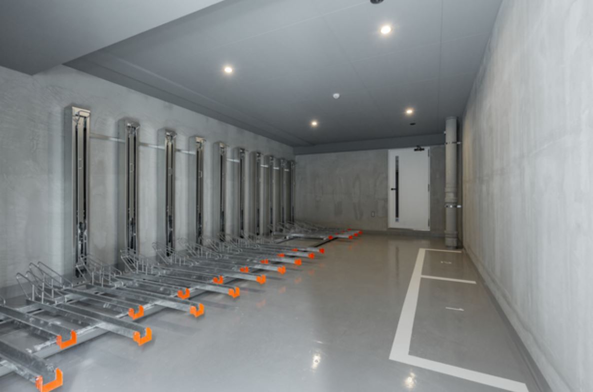 駐車場　★玄関はタイル張りで高級感あります★