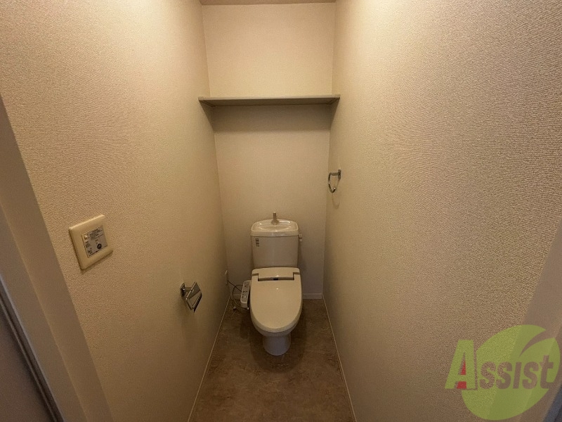 トイレ　トイレはウォシュレット機能付きです。安心して使用できますね。