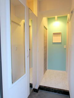 玄関　写真は参考写真となります。現状優先