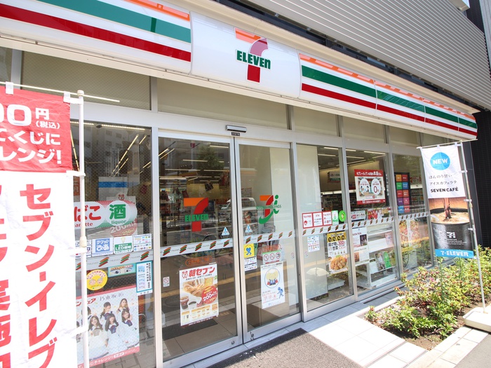 コンビニ　セブンイレブン（コンビニ）まで330m
