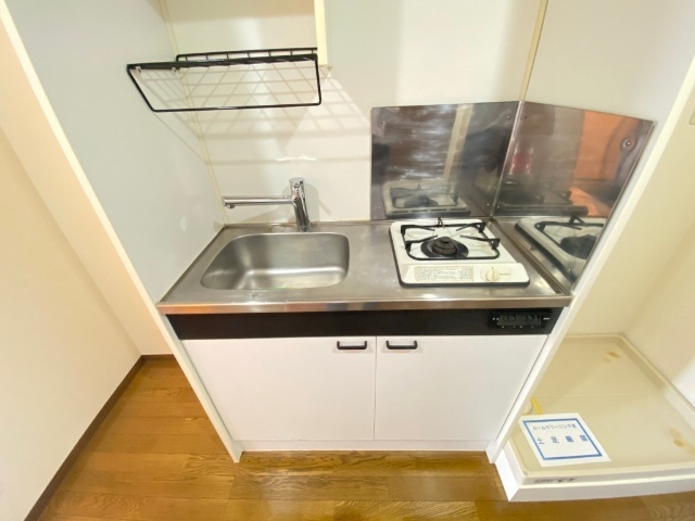 キッチン　同一物件、別部屋の写真です。