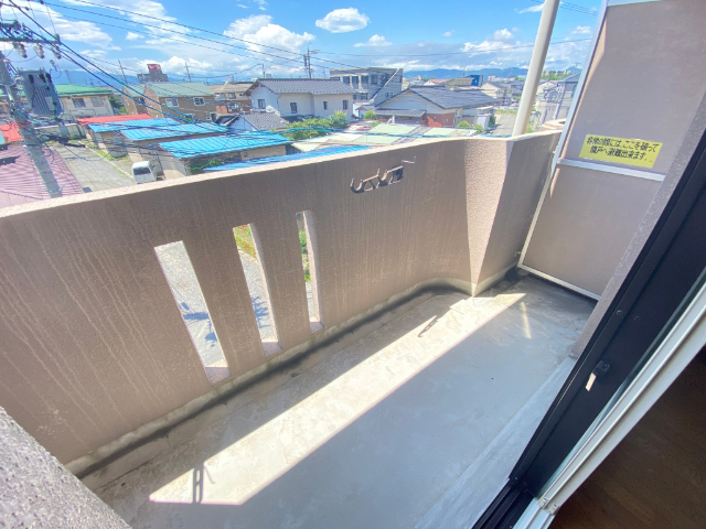 バルコニー　同一物件、別部屋の写真です。