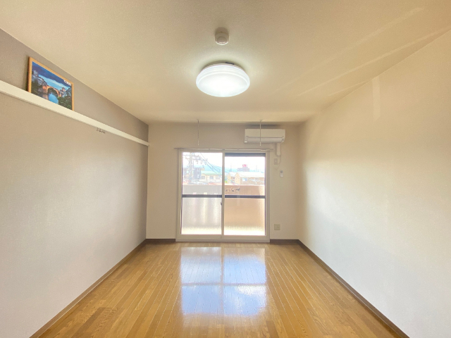 居室・リビング　同一物件、別部屋の写真です。