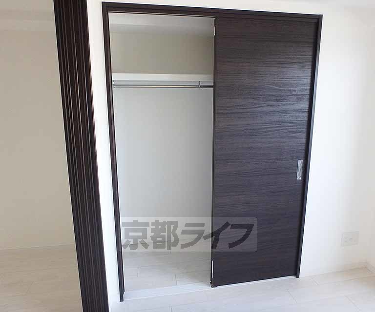 収納　ハンガーパイプ付きのクローゼット