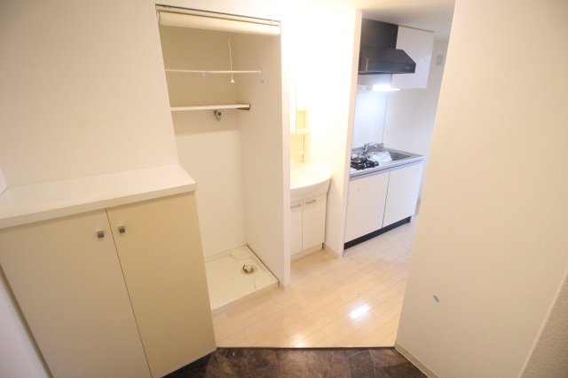 玄関　ルミナーレ天王寺