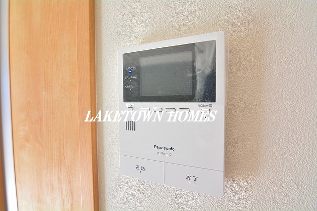 セキュリティ　来訪者の確認が出来るモニター付インターホンです。