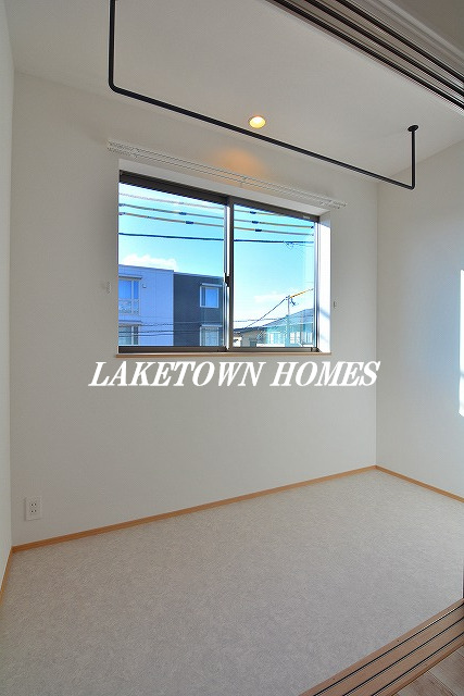 その他設備　西側洋室にあるサンルームです。