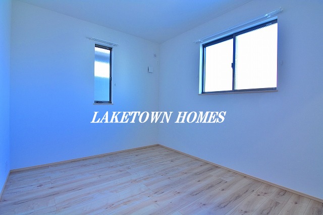 その他部屋・スペース　東側約６帖の洋室です。