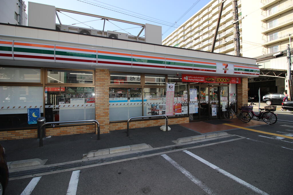 コンビニ　セブンイレブン守口京阪本通1丁目東店（コンビニ）まで447m