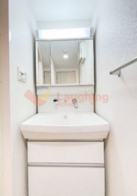 洗面設備　独立洗面台、朝の身支度には欠かせません