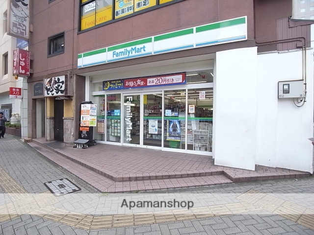 コンビニ　ファミリーマート（コンビニ）まで358m