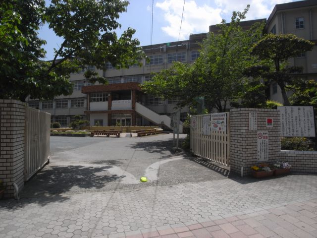 小学校　市立馬出小学校（小学校）まで1800m