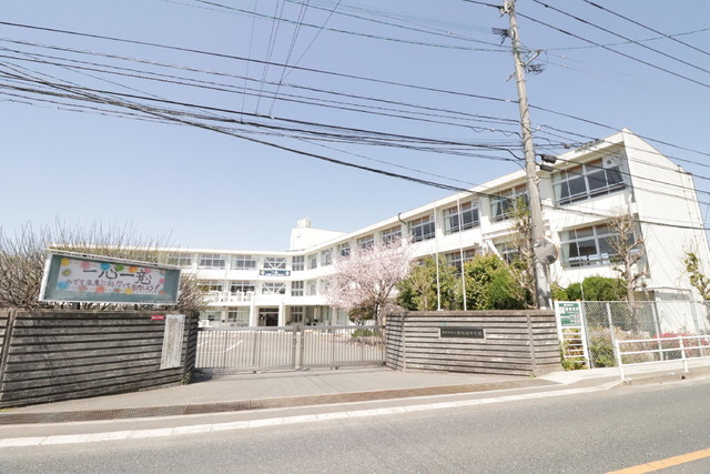 中学校　那珂川市立那珂川中学校（中学校）まで1600m