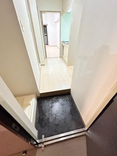 玄関　※同建物の別のお部屋の写真です。