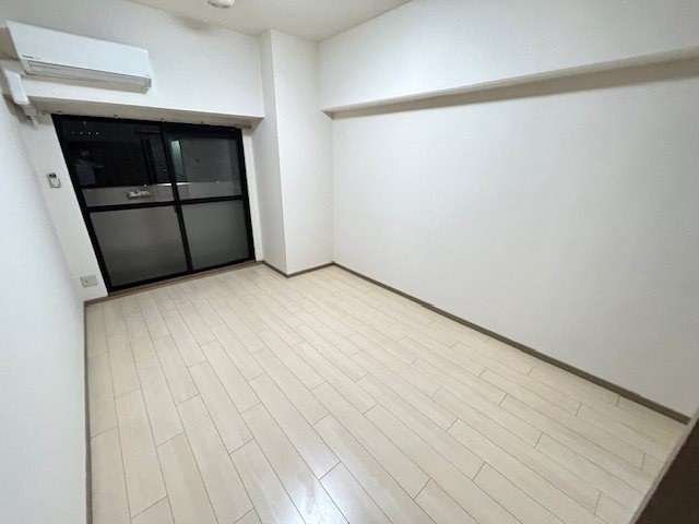 居室・リビング　※同建物の別のお部屋の写真です。