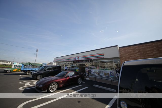 コンビニ　セブンイレブン（コンビニ）まで640m