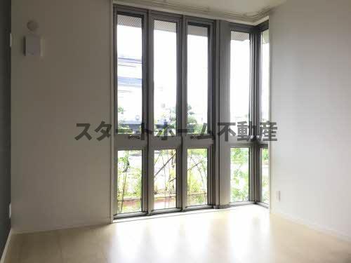 その他部屋・スペース　広くて明るい寝室