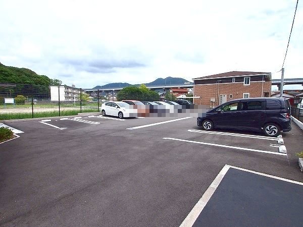 駐車場　駐車場に車を止められます