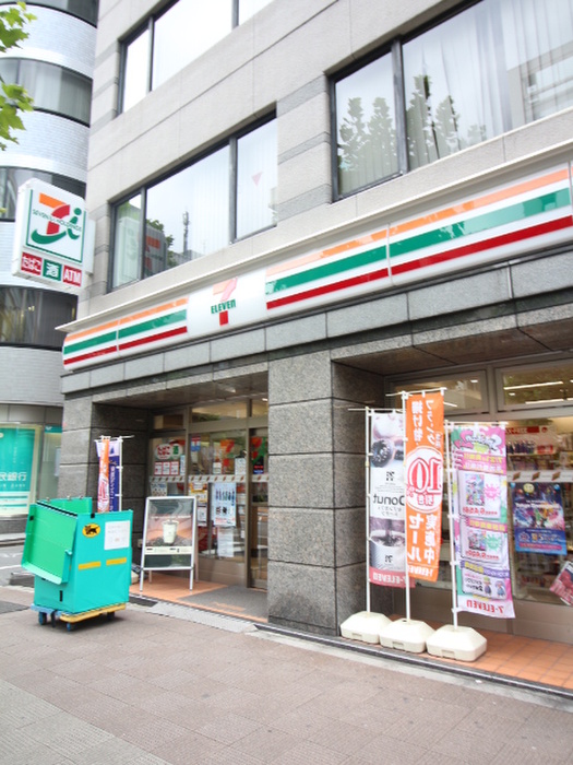 コンビニ　セブンイレブン（コンビニ）まで400m