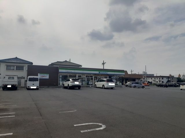 コンビニ　ファミリーマート伊今泉一丁目店（コンビニ）まで350m