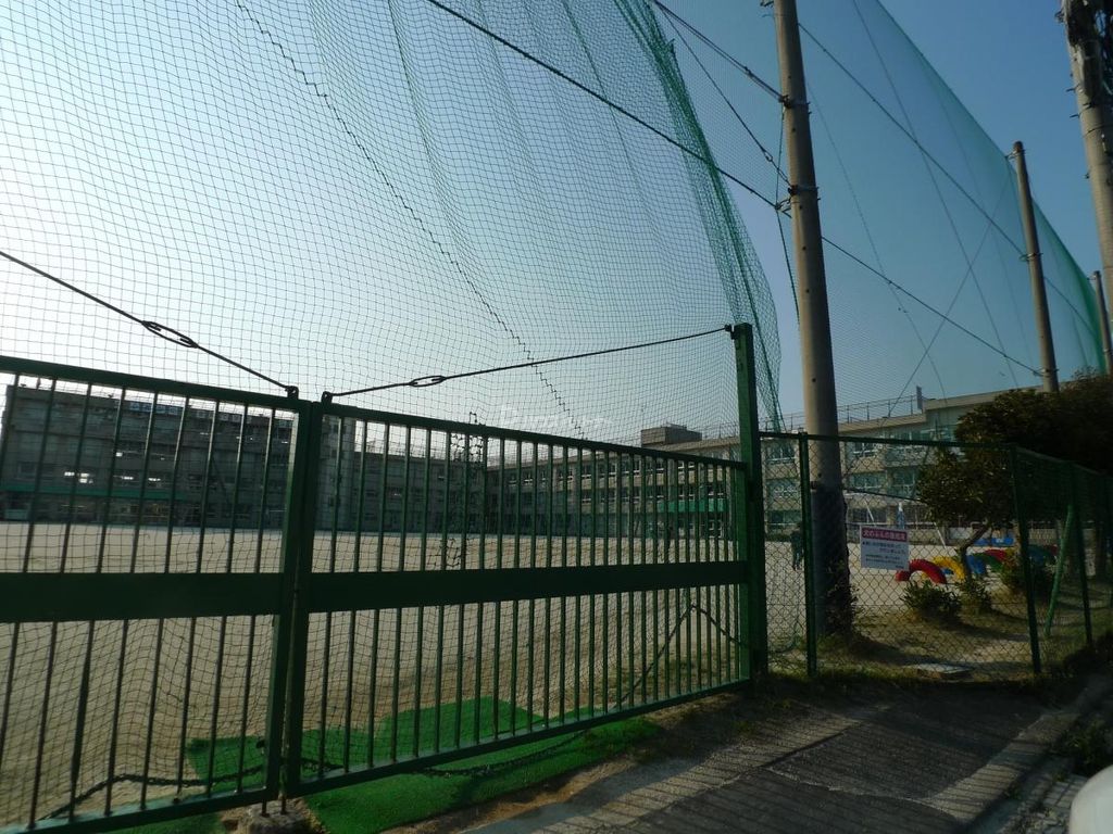 小学校　松戸市立新松戸南小学校（小学校）まで290m