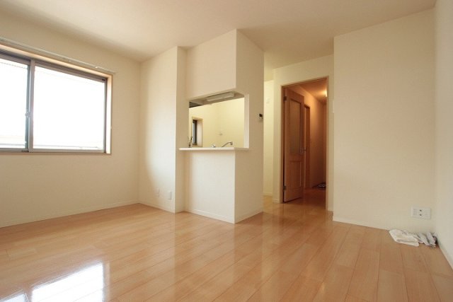 居室・リビング　同物件別号室