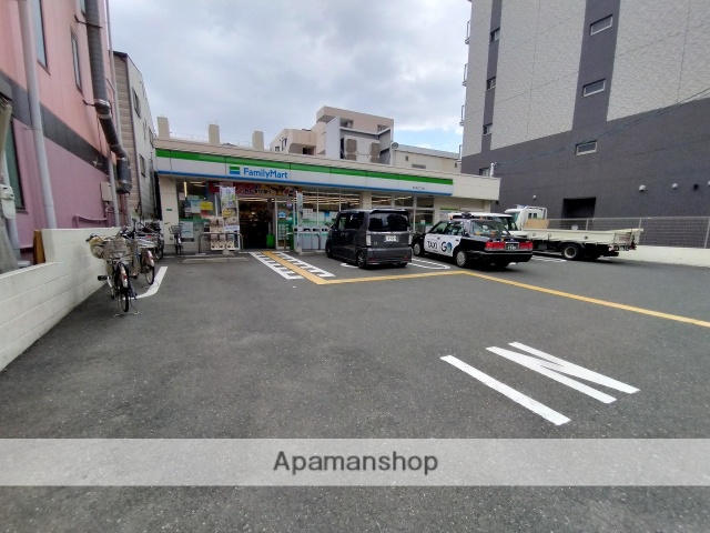 コンビニ　ファミリーマート新北野3丁目店（コンビニ）まで303m