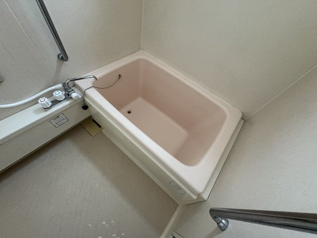 バス・シャワールーム　ゆったり過ごせるお風呂です