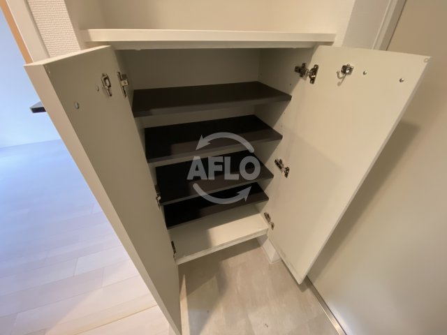 玄関　SERENiTE本町reflet（セレニテ本町ルフレ）　下駄