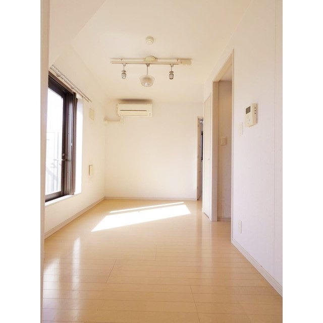 居室・リビング　【駅徒歩2分の好立地！】お問い合わせはお早めに♪