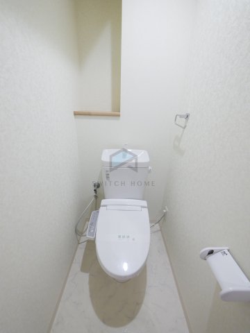 トイレ　落ち着いた色調のトイレです