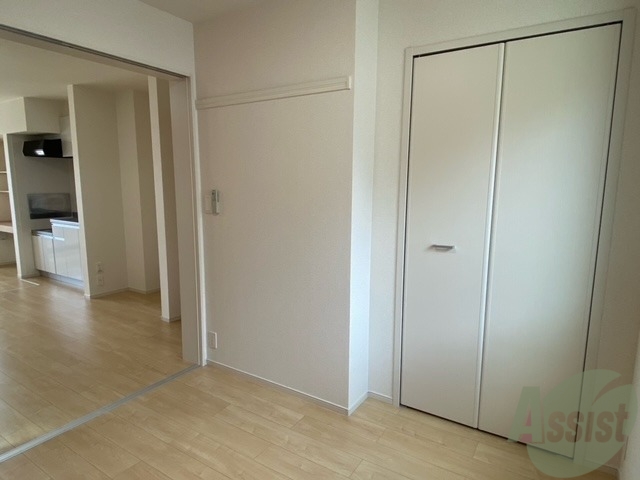 収納　収納はこちらのクローゼットをお使いください。