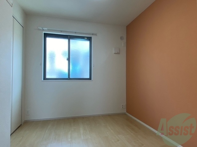 その他部屋・スペース　４．０帖の洋室を撮影しました。伸び伸び出来そうですね。