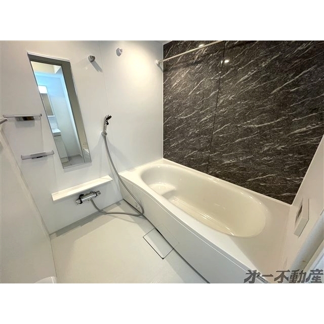 バス・シャワールーム　バスルーム