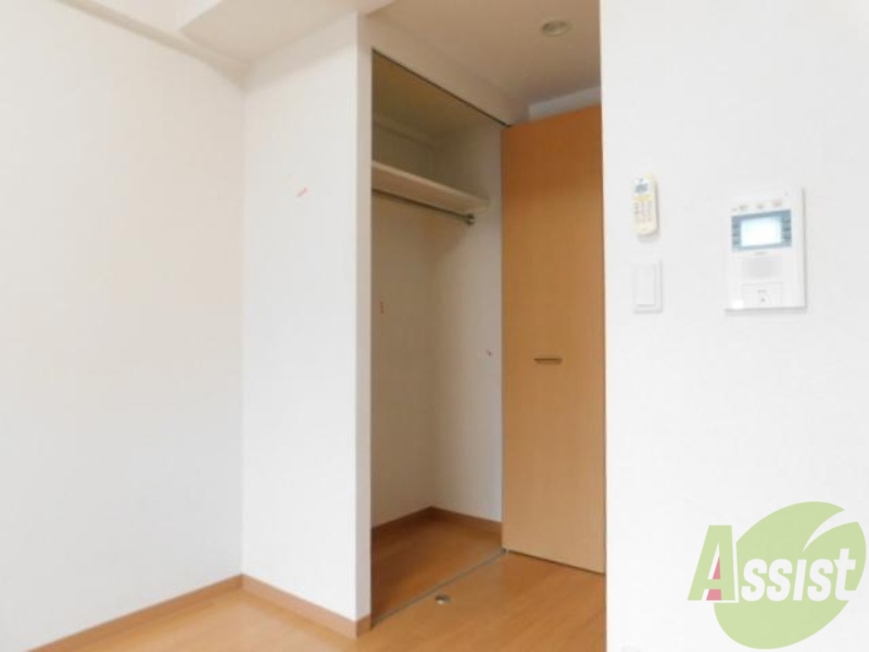 収納　このクローゼットならお洋服もたくさん入りますね。