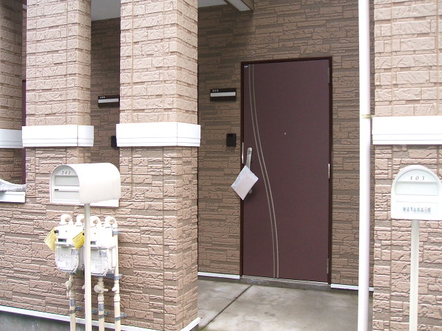 エントランス　オシャレなデザインの玄関・ポスト。