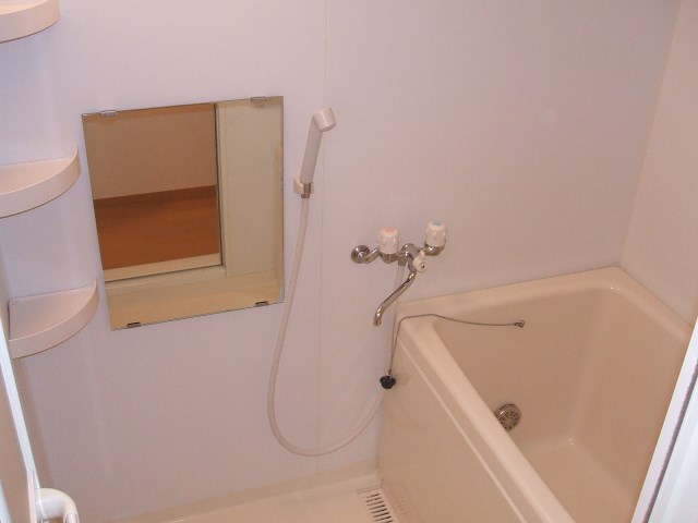 バス・シャワールーム　ダイニングキッチンです。人気の室内階段。